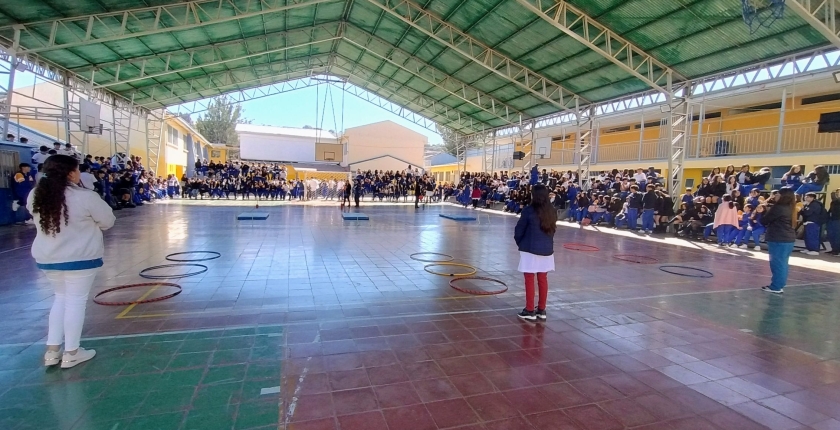Estudiantes participan de recreo activo por la no violencia